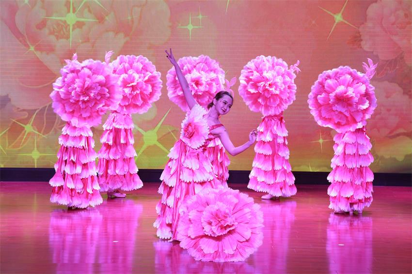 华球线上平台,华球（中国）2019年度工作动员大会---舞蹈《花开树恩》
